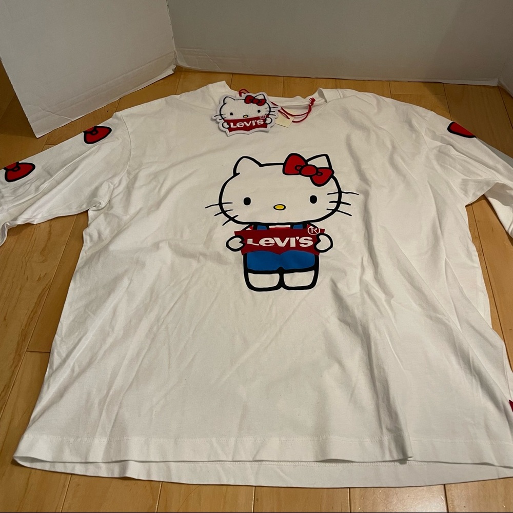 NWT women’s Levi’s x hello kitty top - Picture 6 of 10